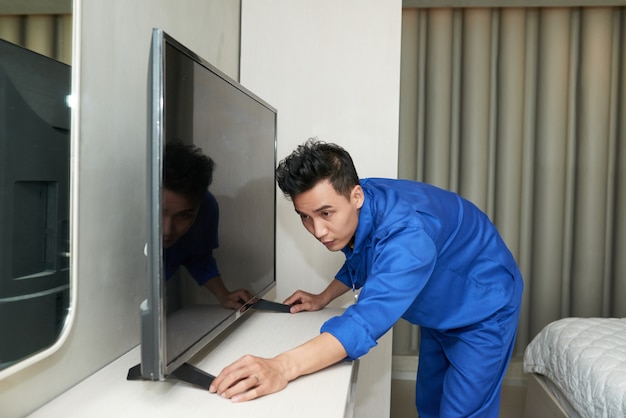 Lcd Fernseher Streifen im Bild Reparieren – Was Sollte man Zuerst Prüfen?